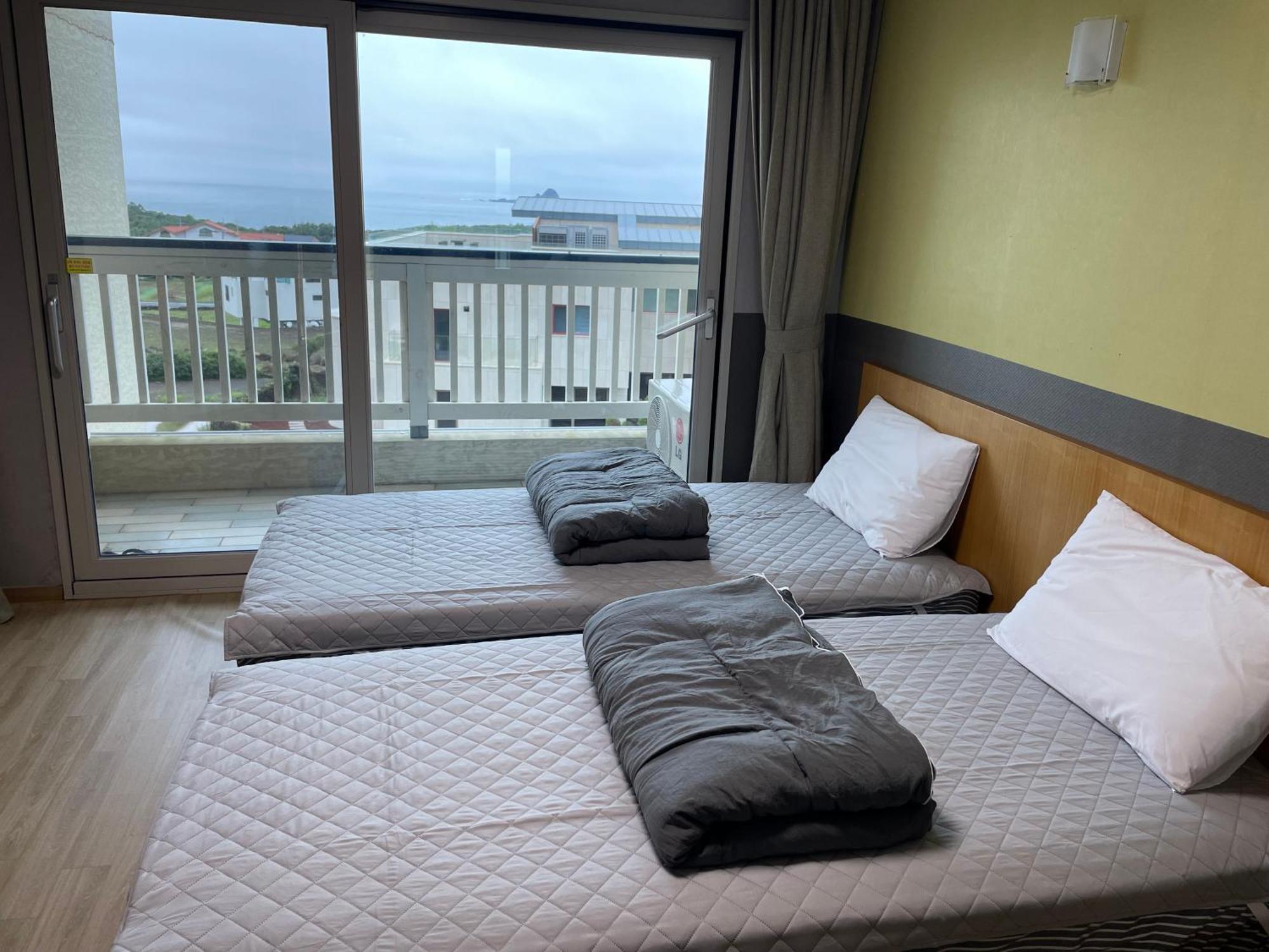 Jeju The Ocean Hill Pension Seogwipo Exterior photo